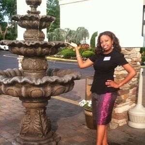 Meet your Posher, Larissa